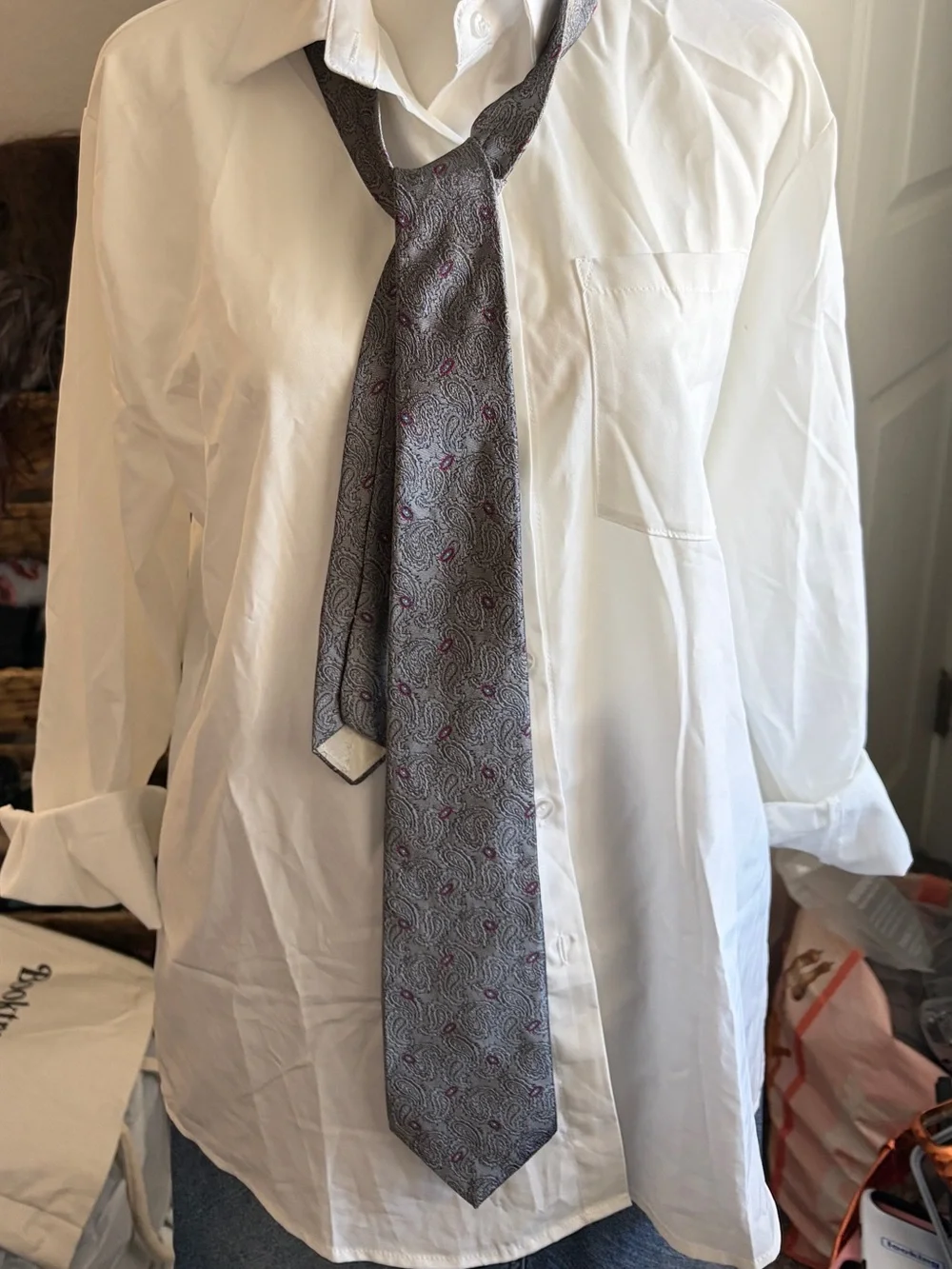 Oscar de la Renta Gray Paisley Silk Tie with Burgundy Accents